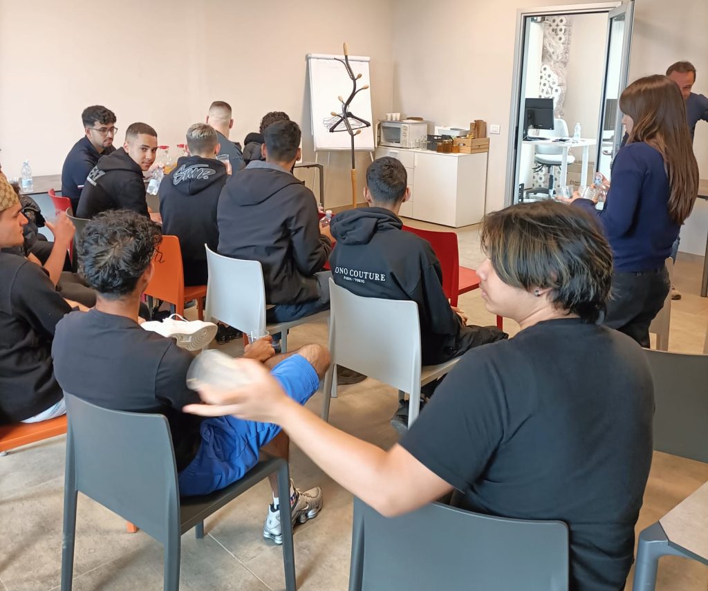 Studenti della 3B Apprendisti Galdus durante la visita alla cooperativa sociale Agrivis di Milano